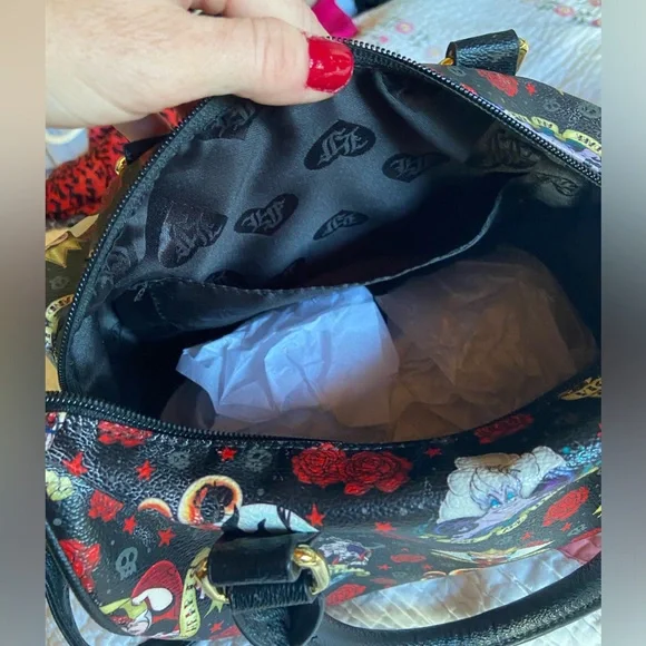 LOUNGEFLY DISNEY VILLAINS FAUX LEATHER PURSE~LIKE NEW- WITH CROSSBODY STRAP - Picture 7 of 10